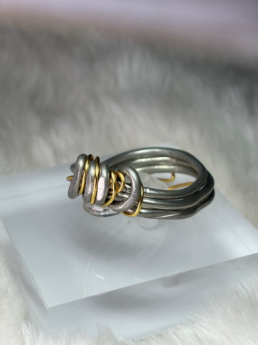 Silver and gold ring: the circle