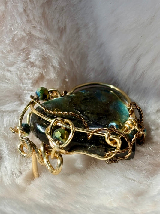 Labradorite heart ring: Knowing