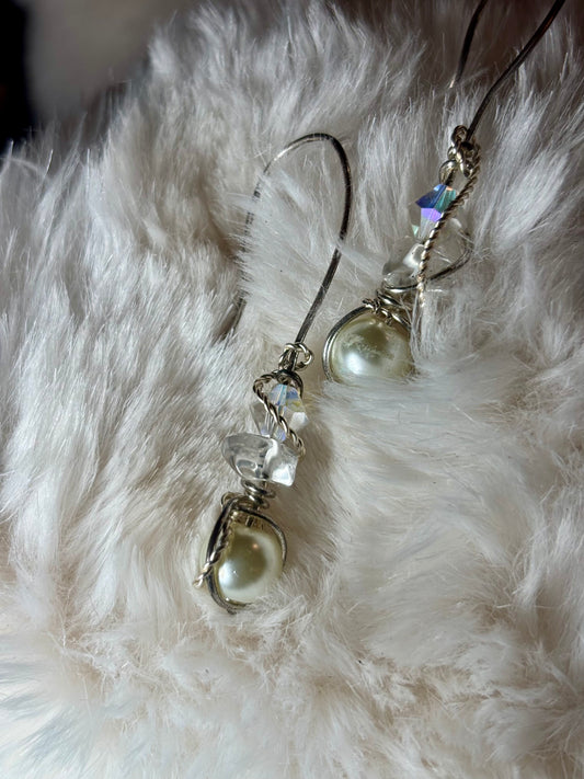 Moon Secrets: Pearl Earrings