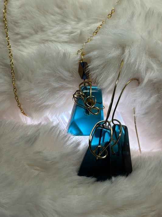 Blue Hour Drops
Candy Collection – Twilight Edition Earring/Pendant Set