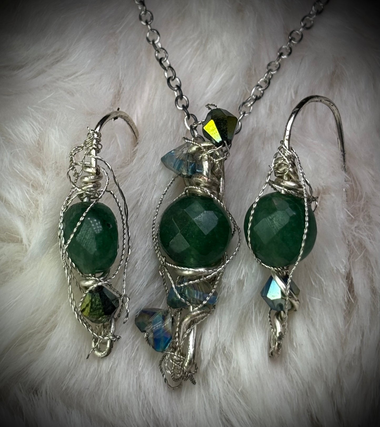 Evergreen guardian: nephrite earring, and pendant set