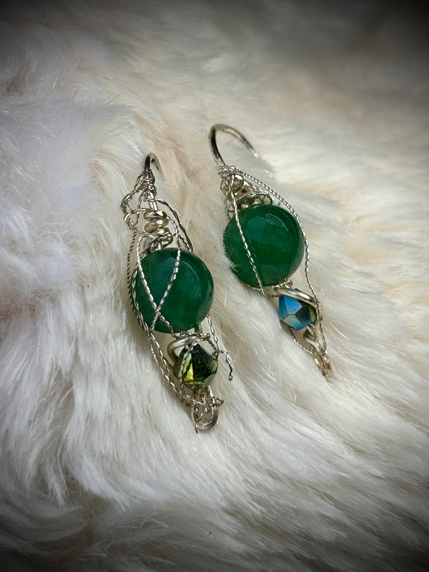 Evergreen guardian: nephrite earring, and pendant set