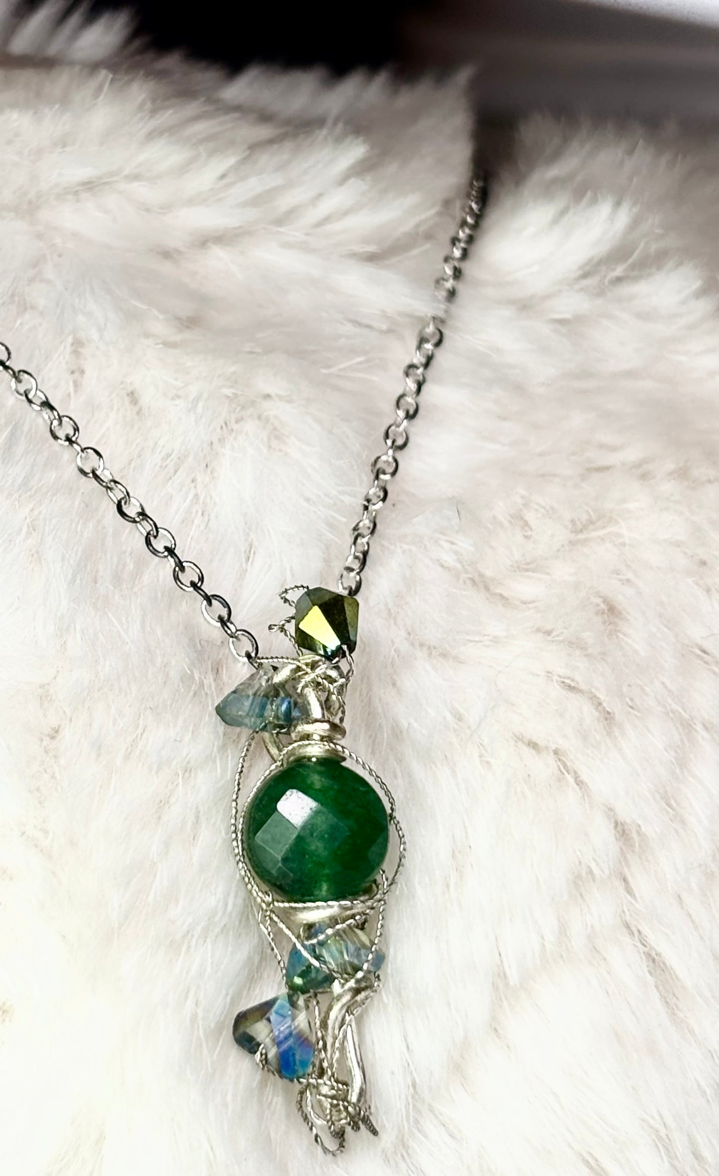 Evergreen guardian: nephrite earring, and pendant set
