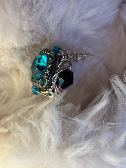 Turquoise green rhinestone ring in silver￼