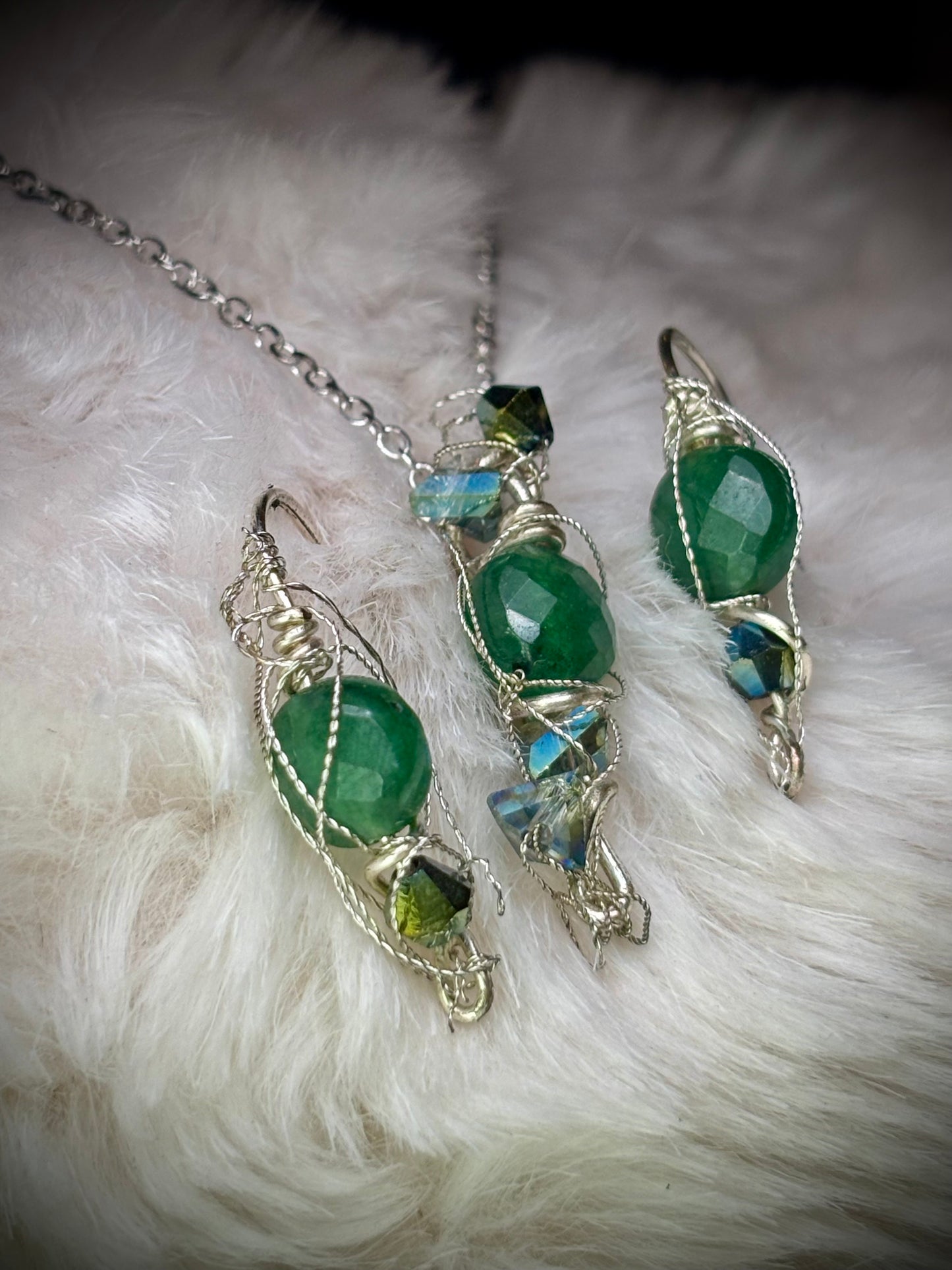 Evergreen guardian: nephrite earring, and pendant set