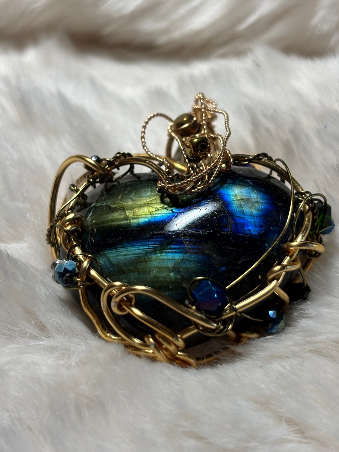Labradorite heart necklace:


Heart of the Hidden Aurora