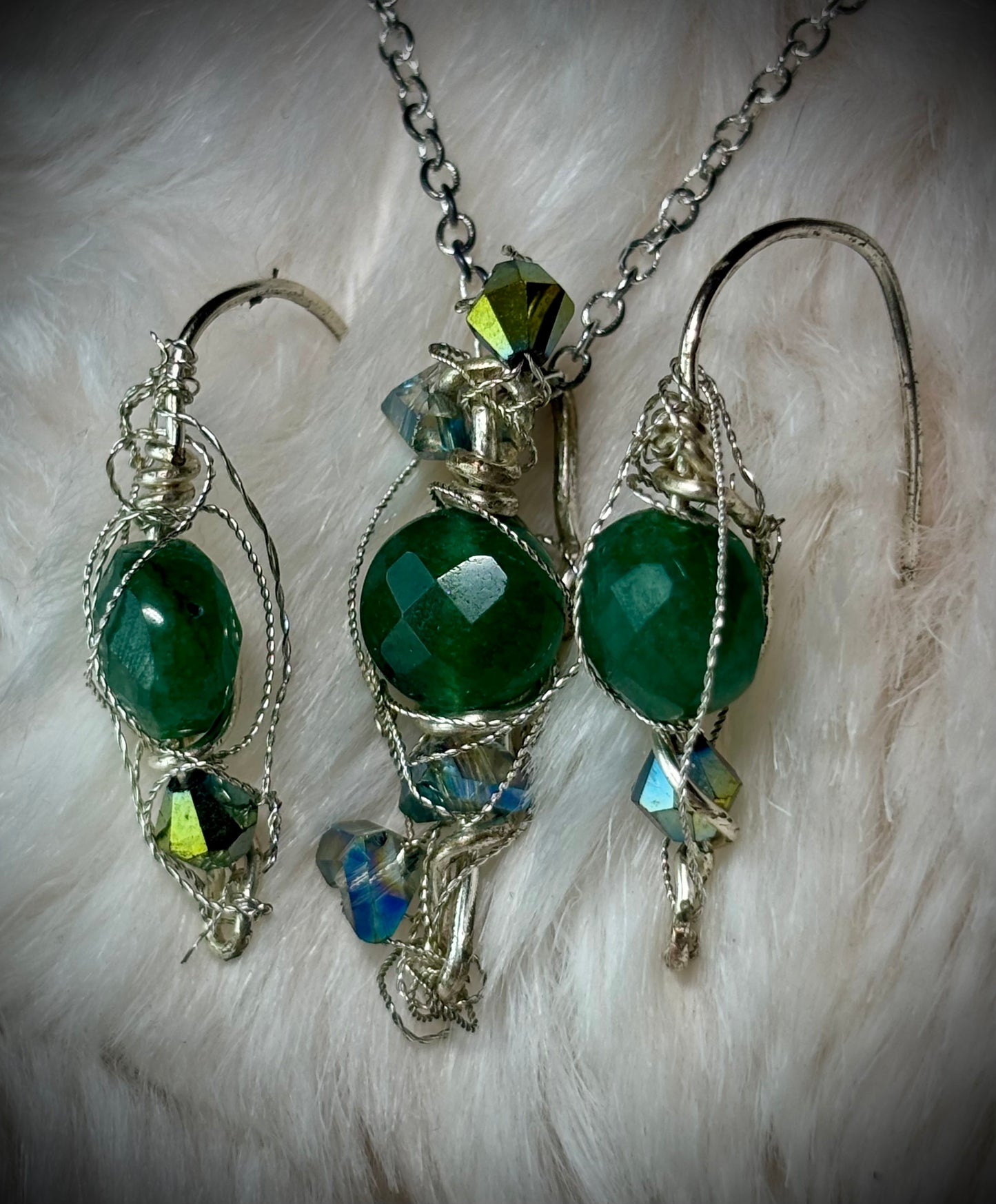 Evergreen guardian: nephrite earring, and pendant set