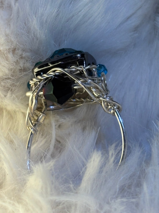 Turquoise green rhinestone ring in silver￼