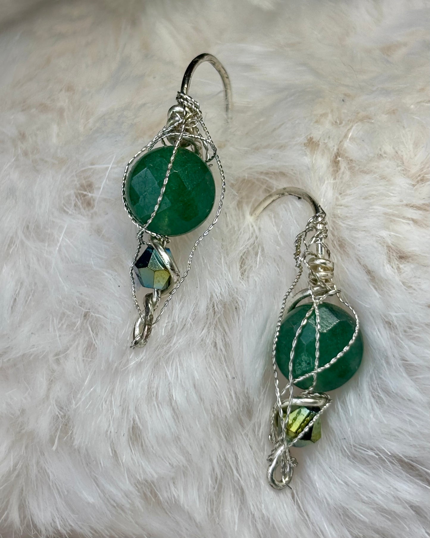 Evergreen guardian: nephrite earring, and pendant set