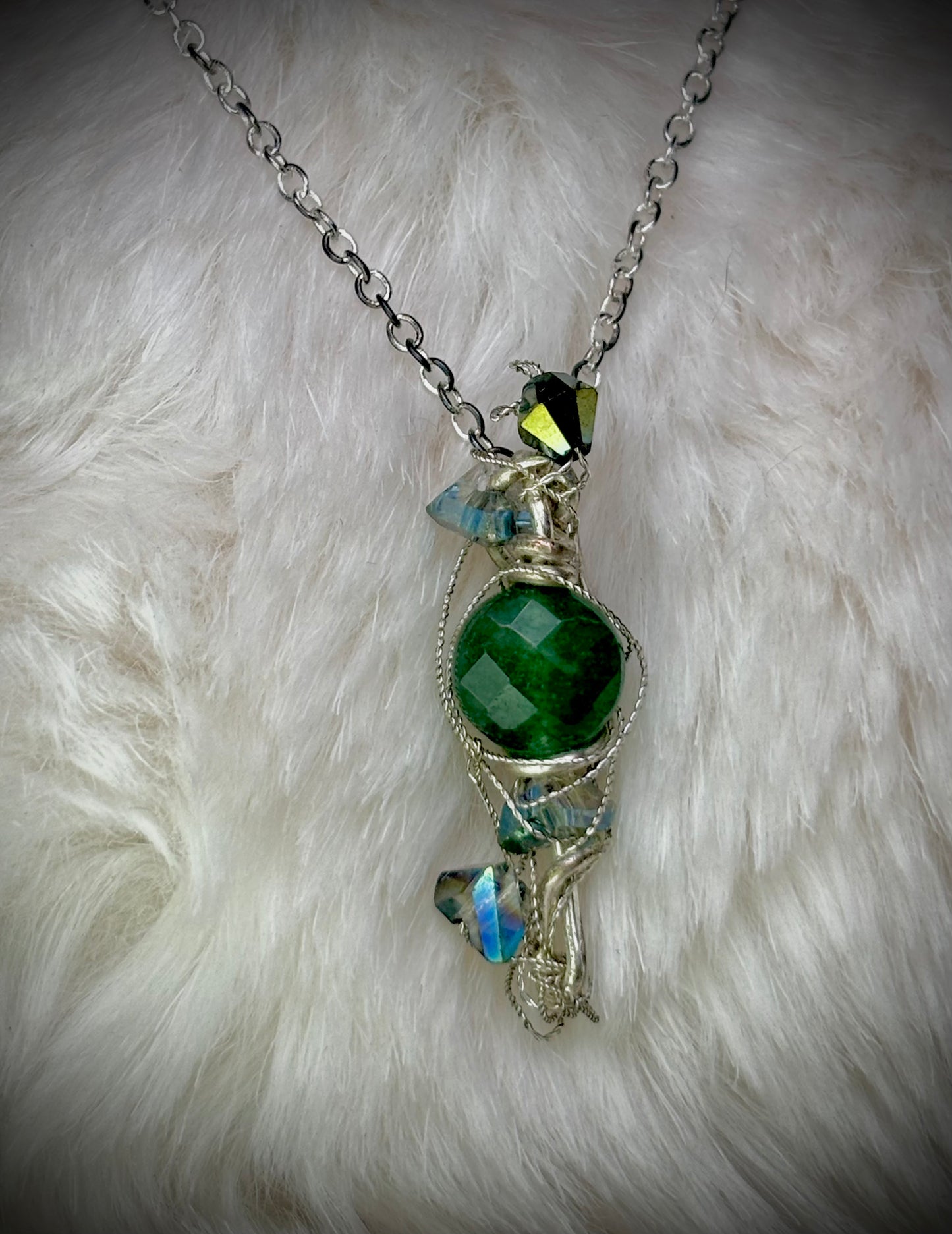 Evergreen guardian: nephrite earring, and pendant set