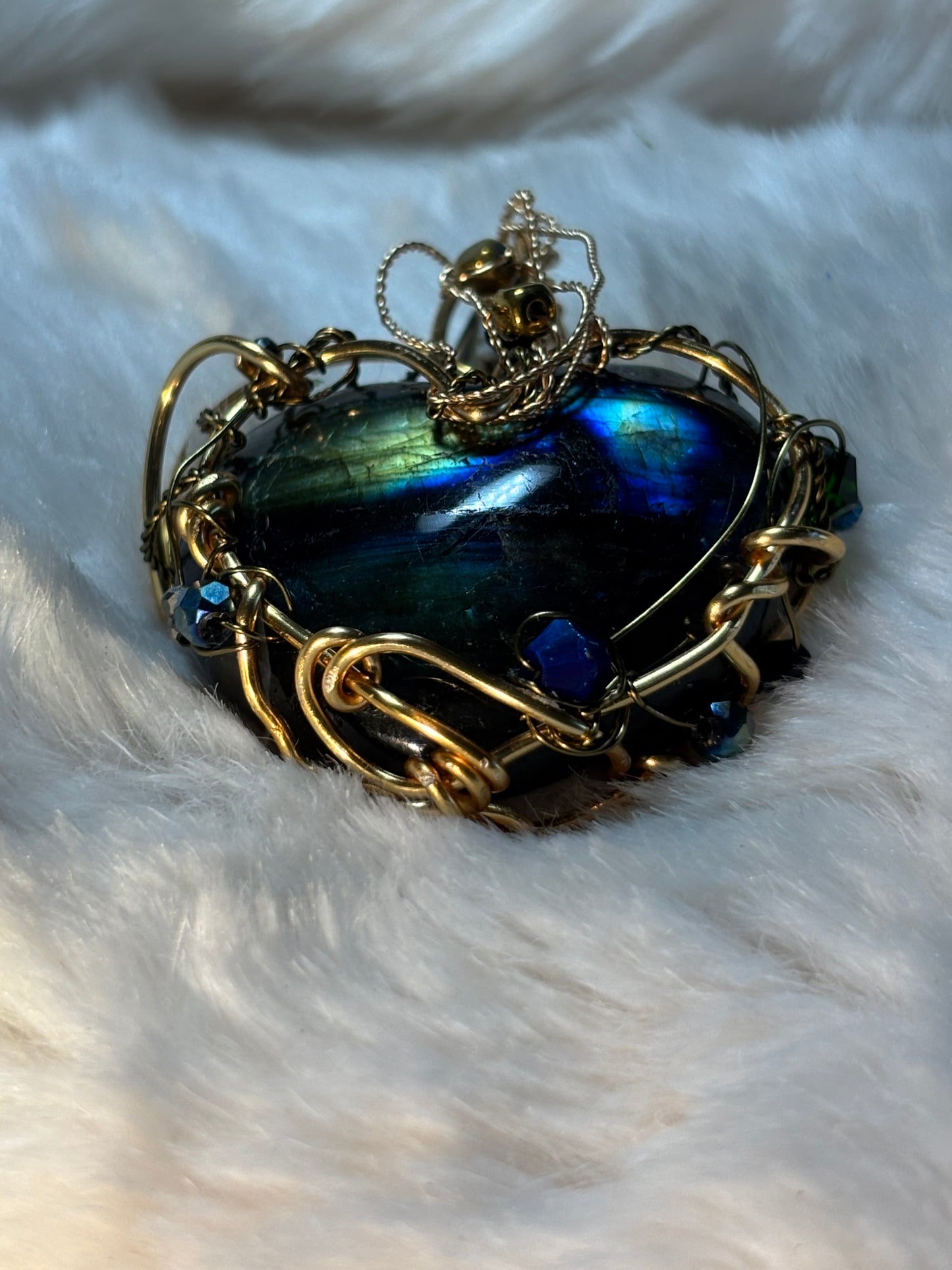 Labradorite heart necklace:


Heart of the Hidden Aurora