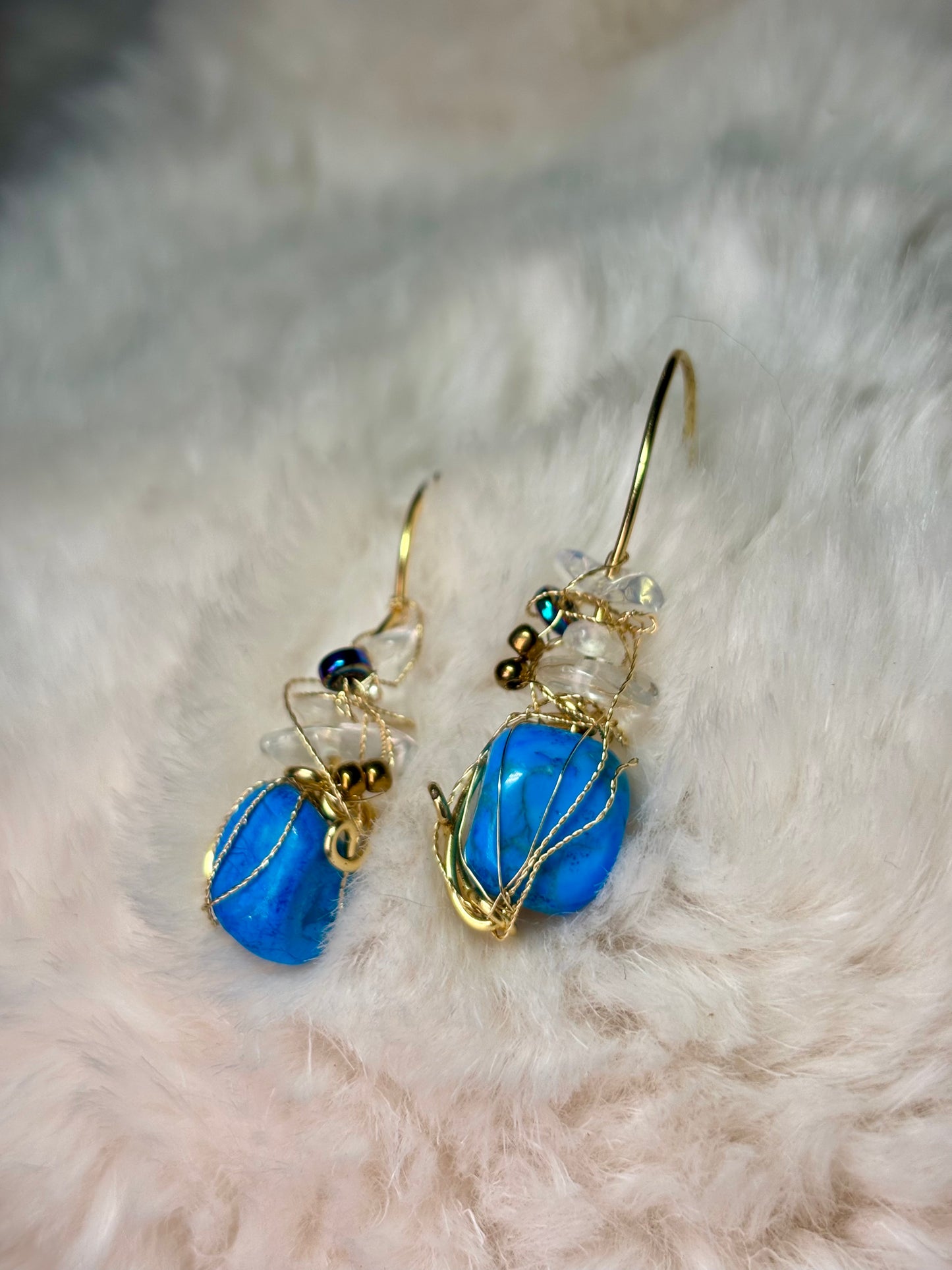 Sky Tide: Howlite Earrings, earring, and pendant set ￼