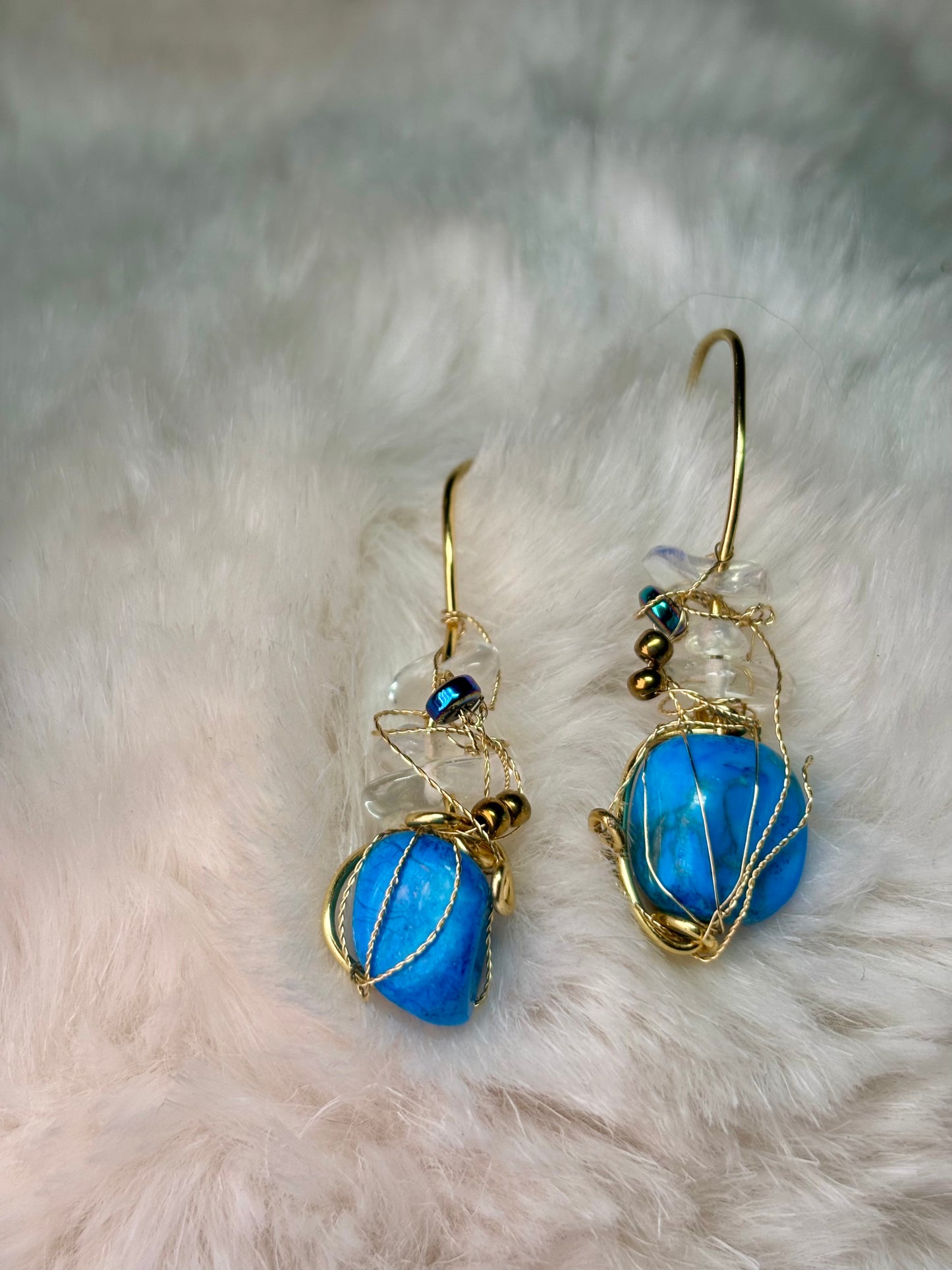 Sky Tide: Howlite Earrings, earring, and pendant set ￼