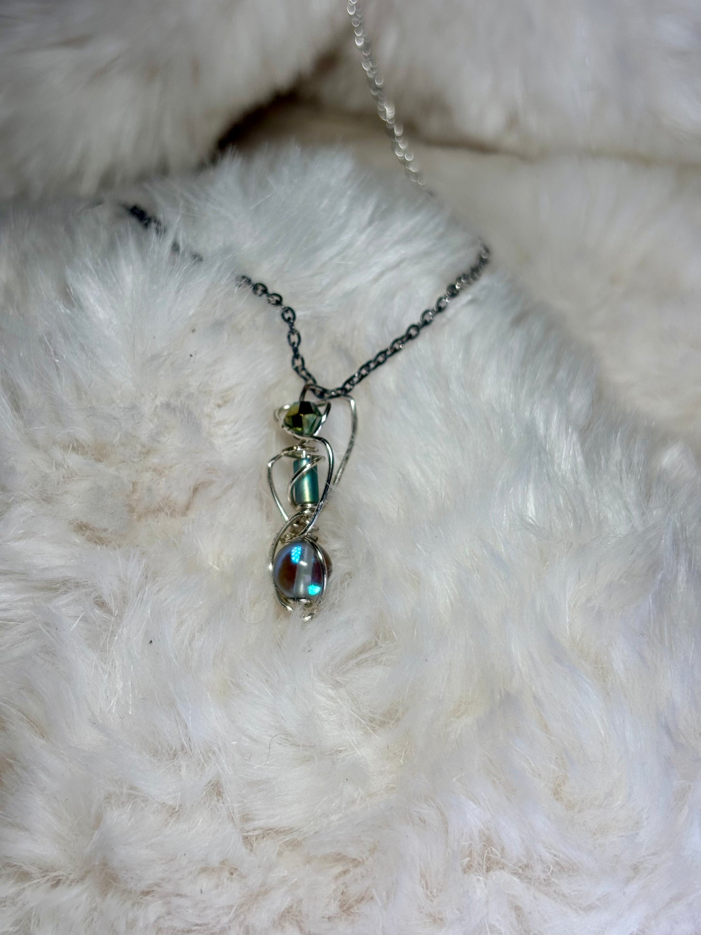 Feline Focus:    cat’s eye pendant (set available)