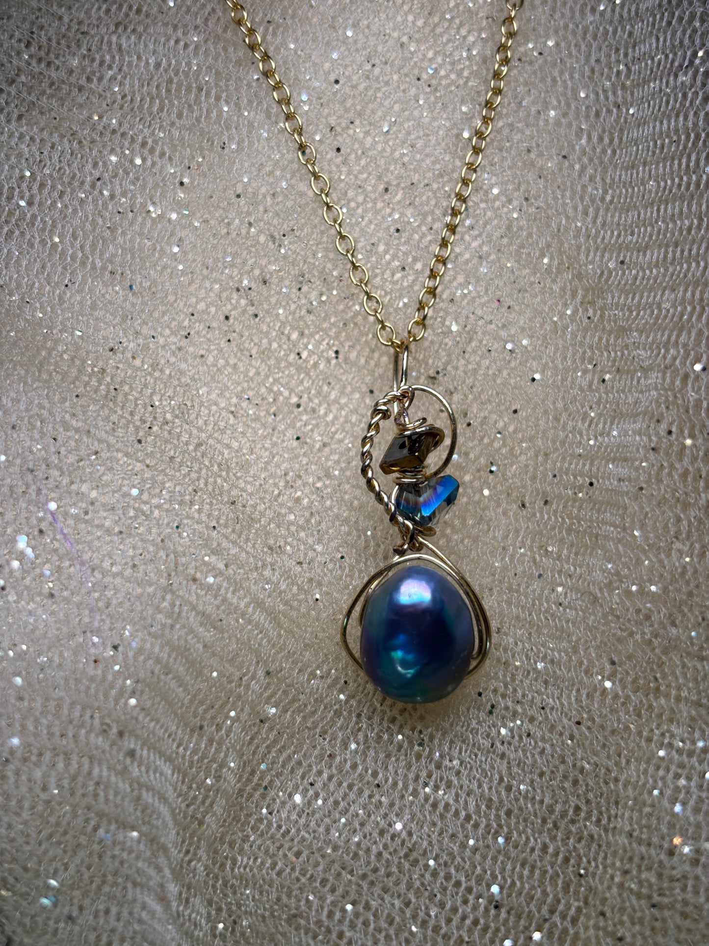 Pearls of the Deep pendant (set available)