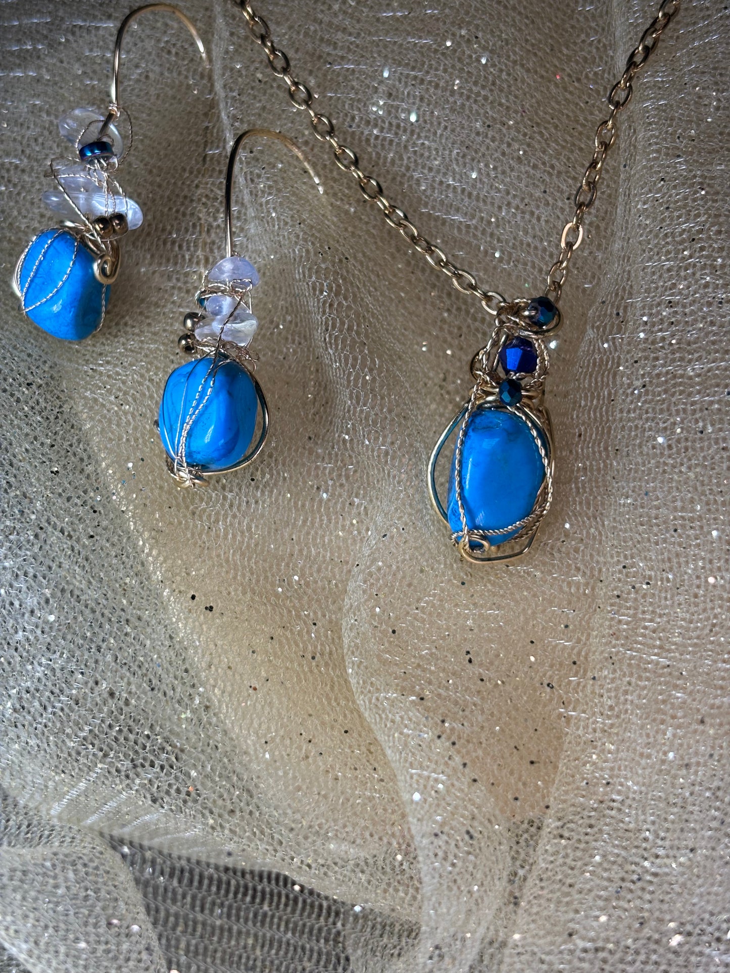 Sky Tide: Howlite Earrings, earring, and pendant set ￼