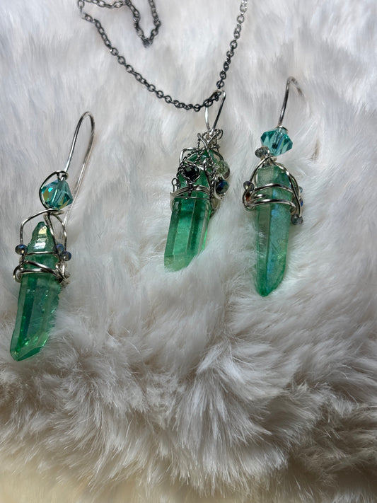 Frozen Water – Emerald Thaw Earrings (set available)￼