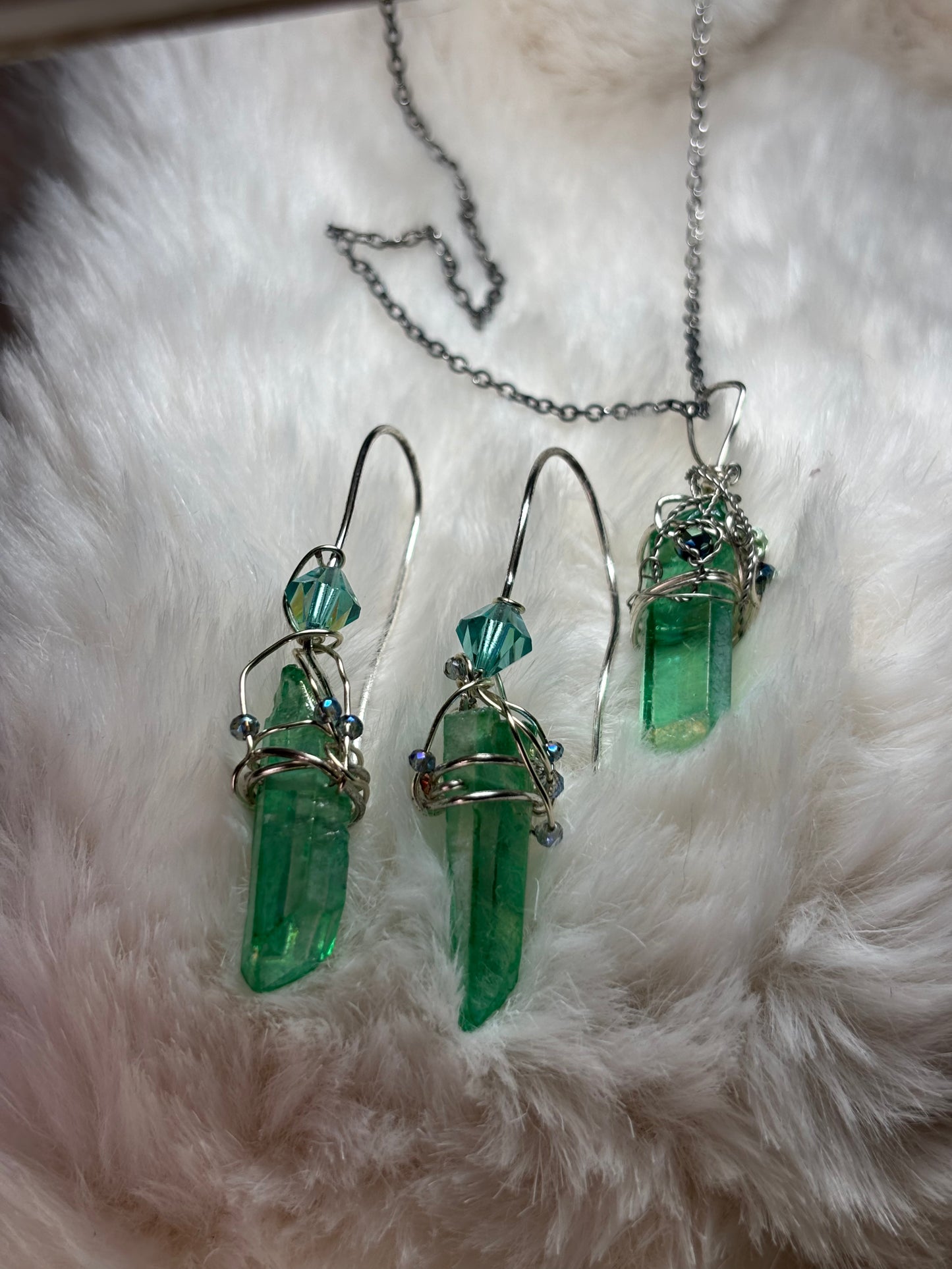 Frozen waters, Emerald Thaw Pendant (set available)