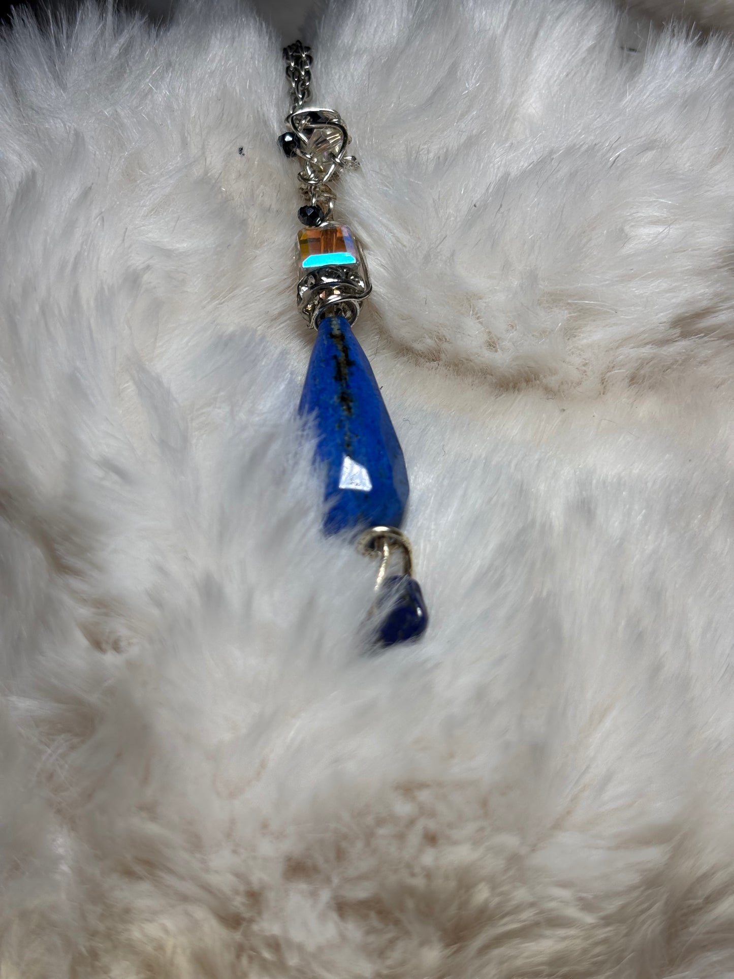 Queen of the night: lapis pendant (set available )￼