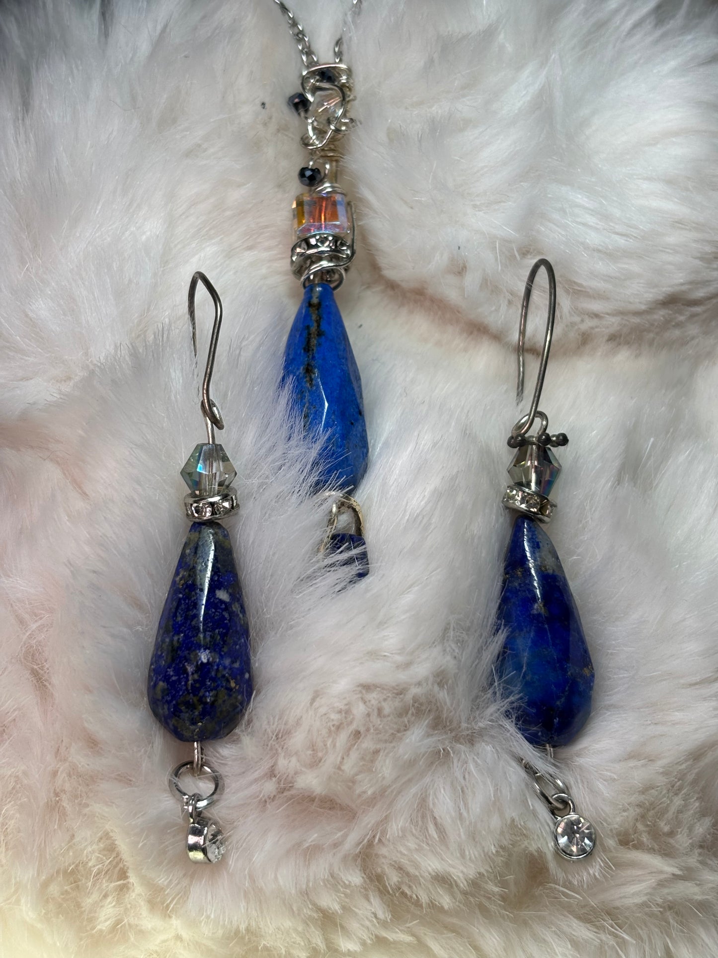 Queen of the night: lapis pendant (set available )￼