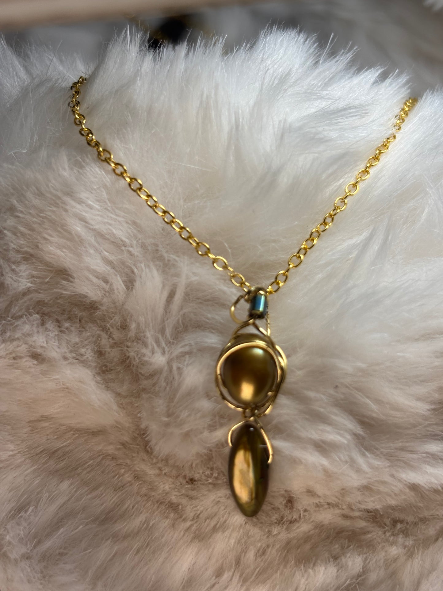 Pearls of the Sea: sea pearl pendant (set available)