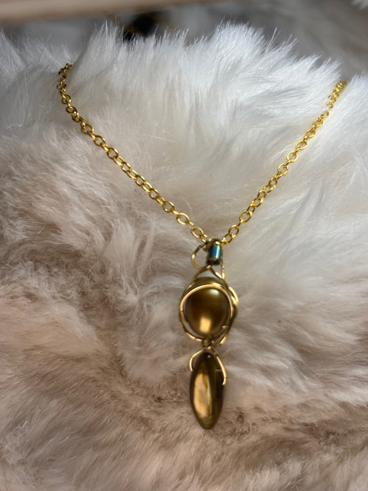 Pearls of the Sea: sea pearl pendant (set available)