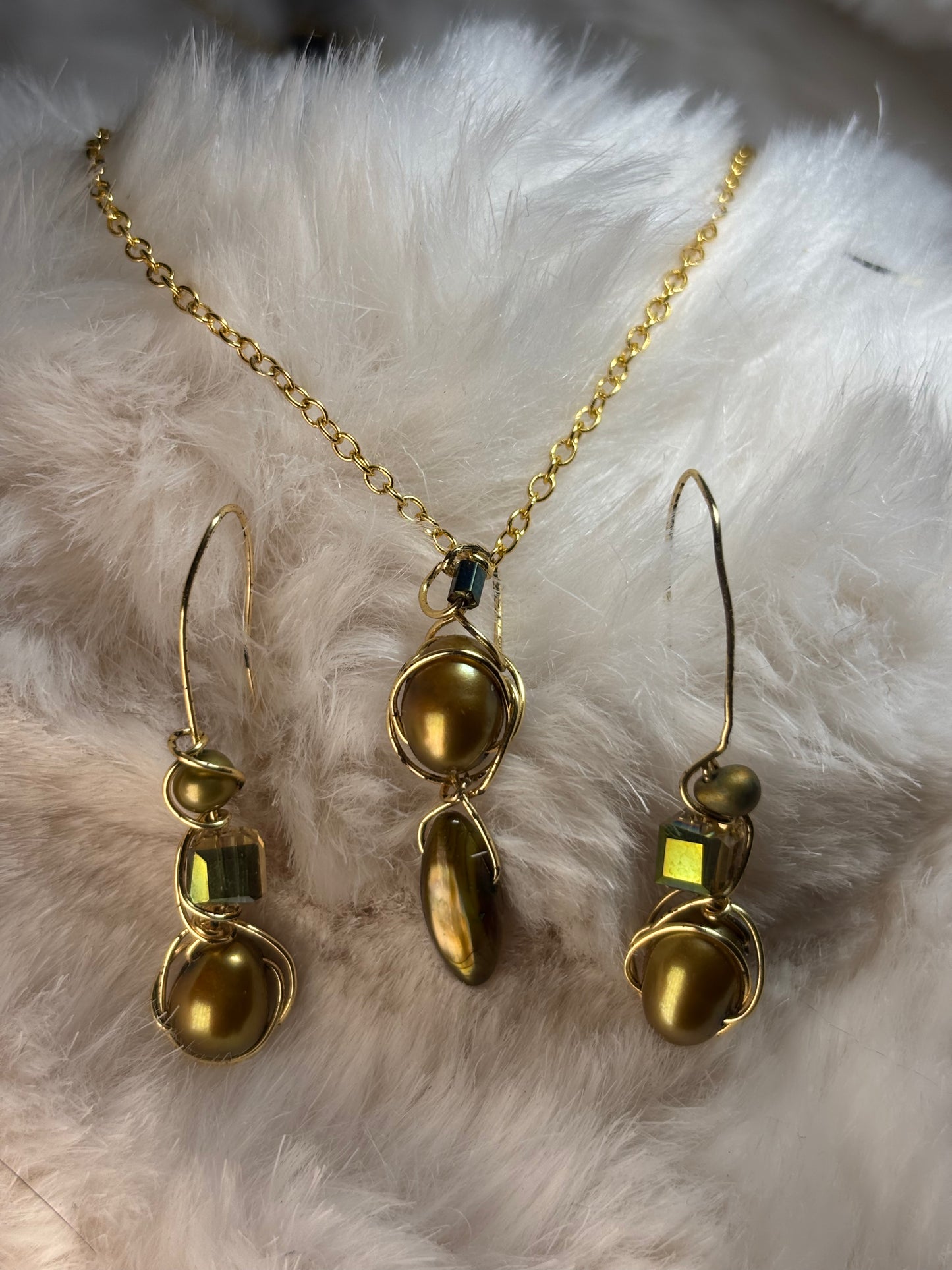 Pearls of the Sea: sea pearl pendant (set available)