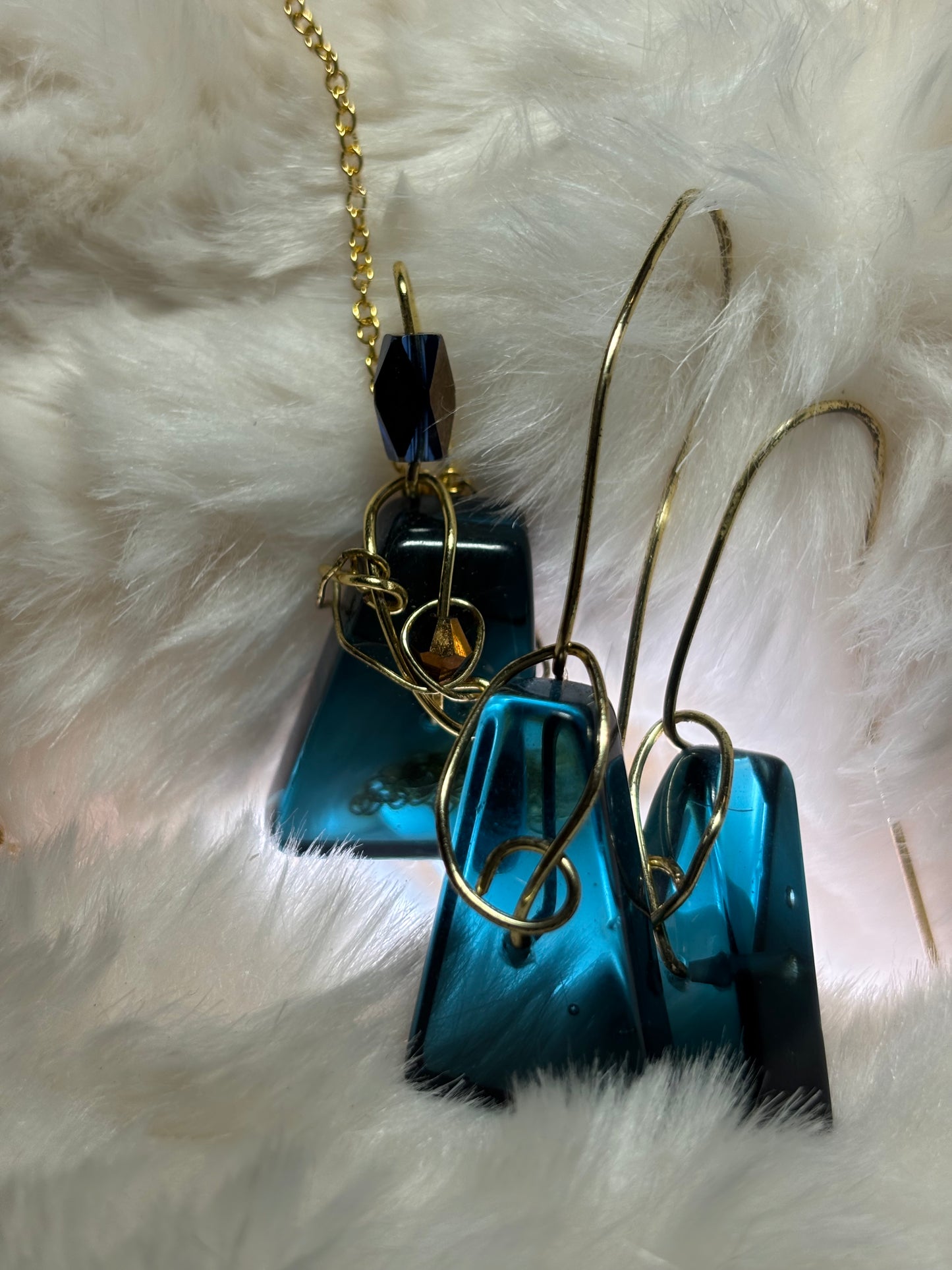 Blue Hour Drops
Candy Collection – Twilight Edition Earring/Pendant Set