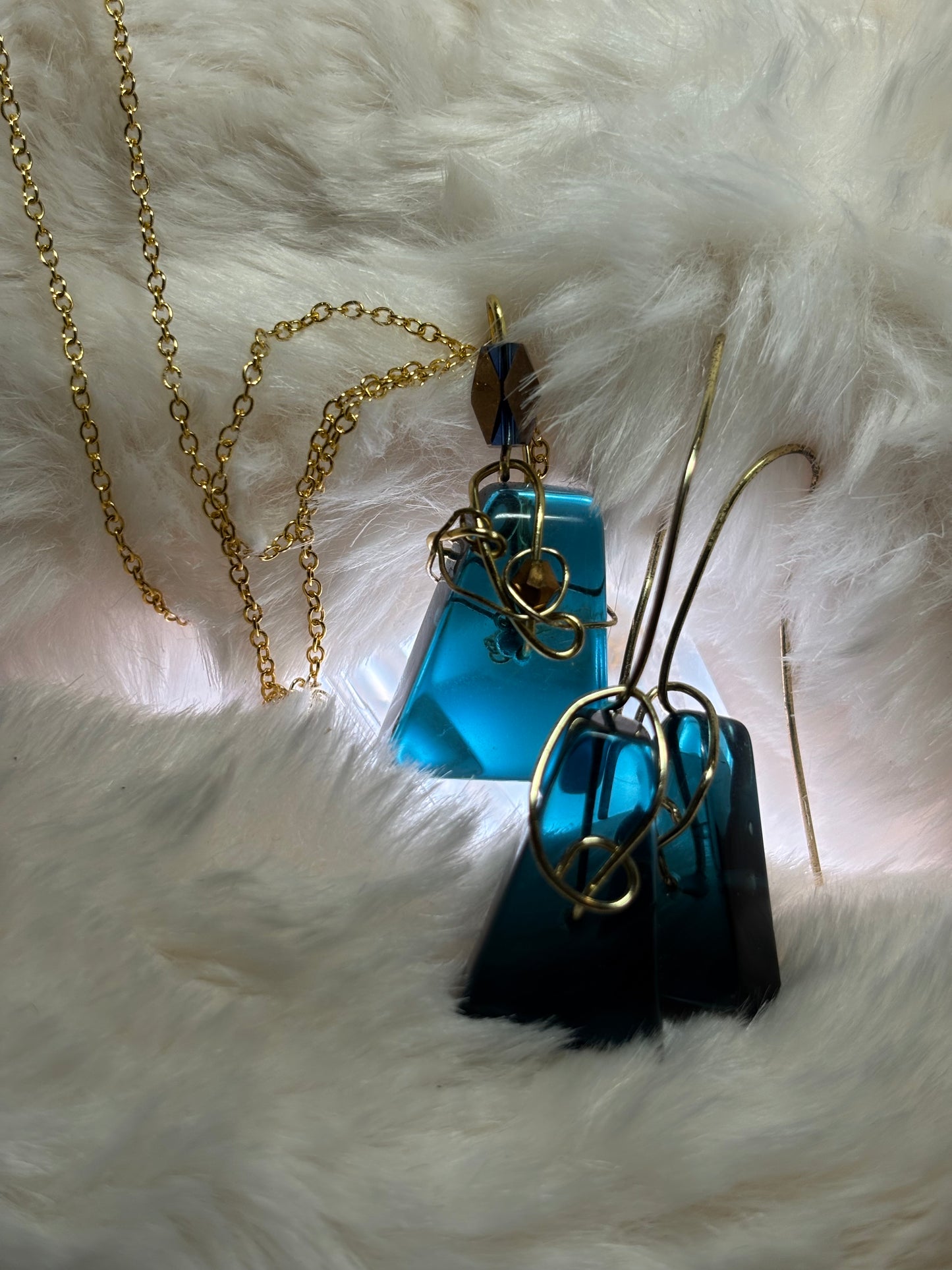 Blue Hour Drops
Candy Collection – Twilight Edition Earring/Pendant Set