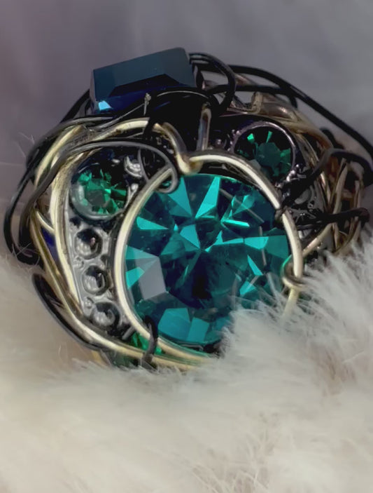 Turquoise green rhinestone ring ￼